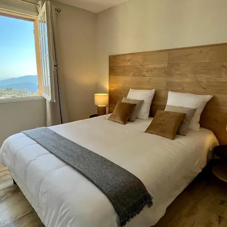 Les Hauts De La Riviera Bed & Breakfast