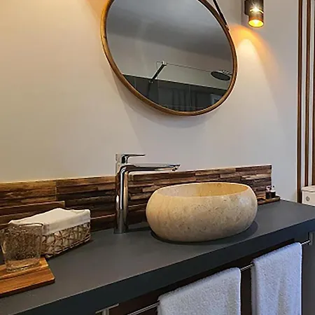 Les Hauts De La Riviera Bed & Breakfast