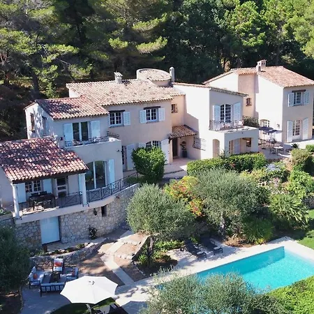 Les Hauts De La Riviera 2*