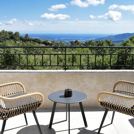 Les Hauts De La Riviera 2*